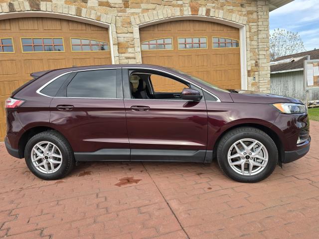 2023 Ford Edge SEL photo 2