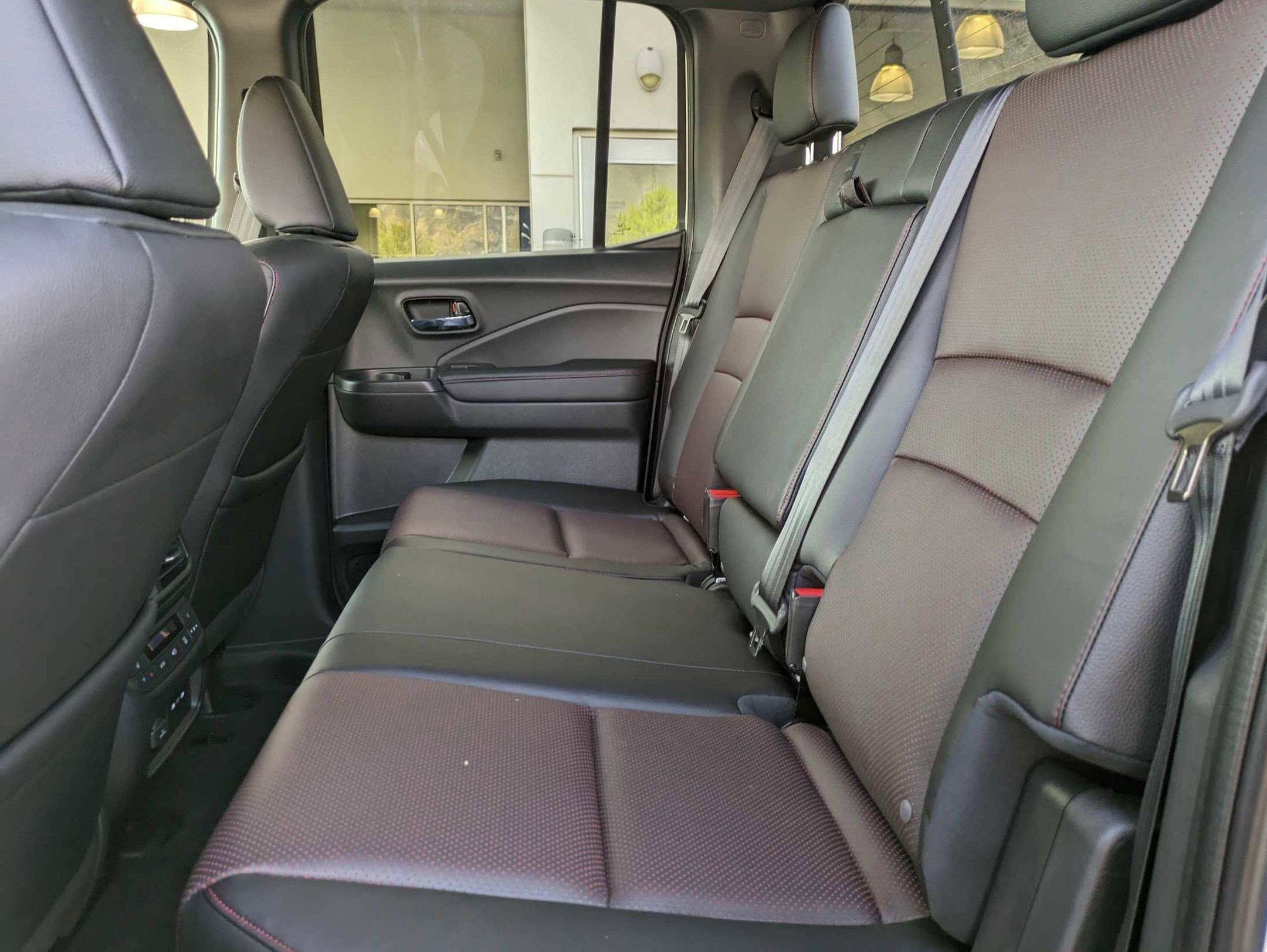 2025 Honda Ridgeline Black Edition photo 13