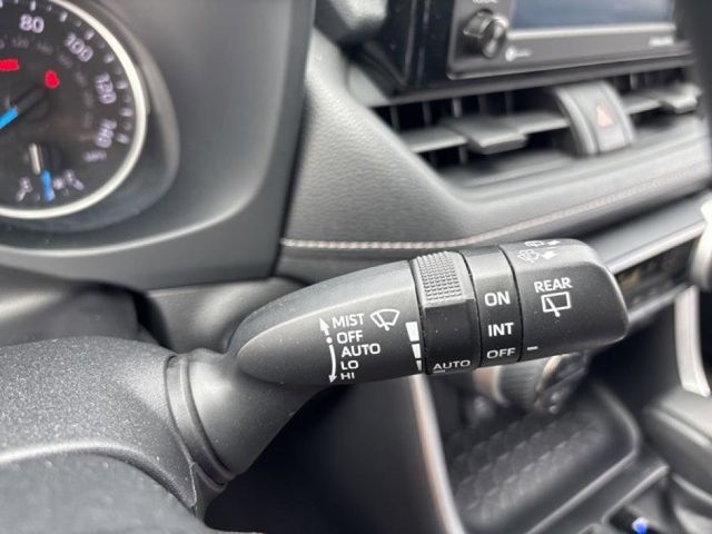 2022 Toyota RAV4 Hybrid XLE photo 18