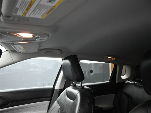 2022 Jeep Compass Latitude Lux photo 10