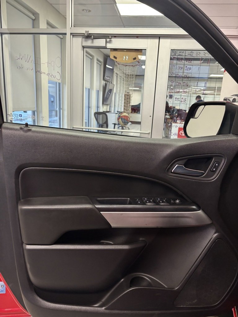 2016 Chevrolet Colorado LT photo 4