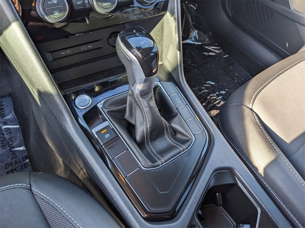 2024 Volkswagen Taos SE photo 25