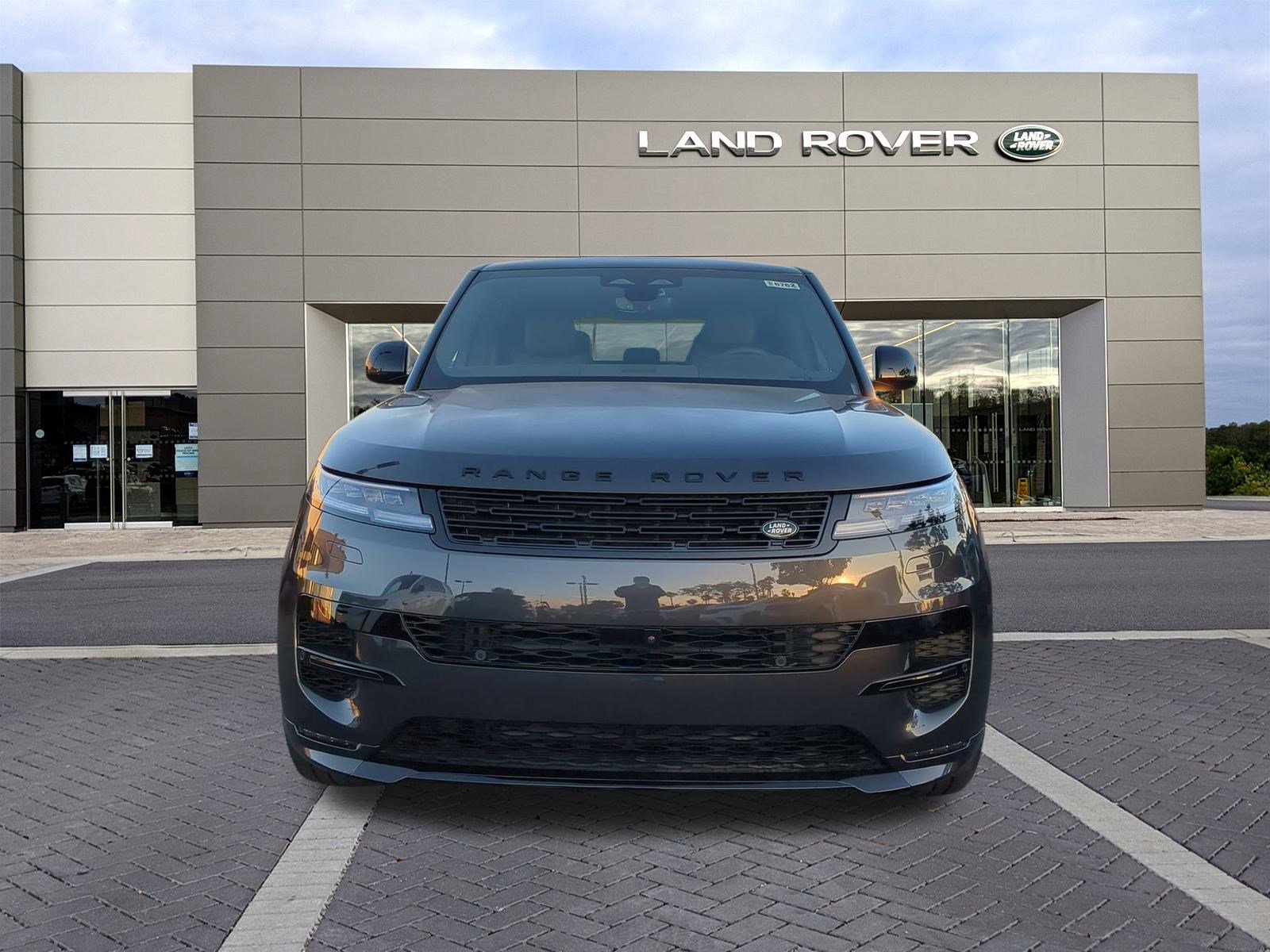 2025 Land Rover Range Rover Sport SE photo 2