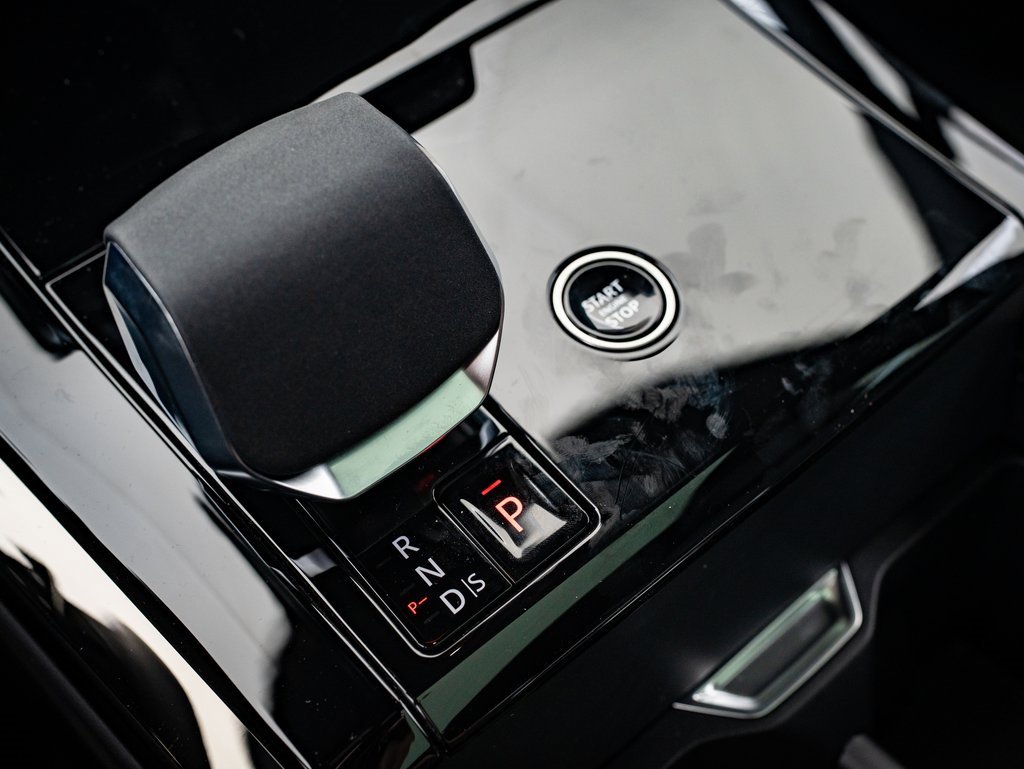 2025 Land Rover Range Rover Sport SE photo 18