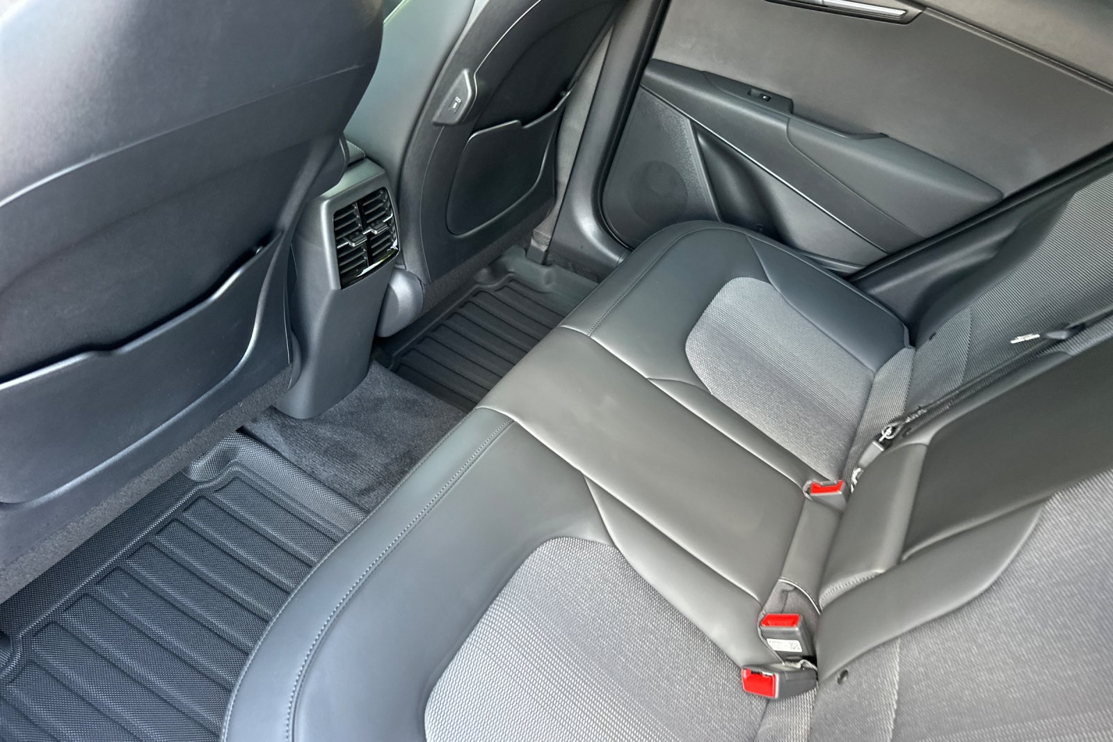 2025 Kia Niro EX Touring photo 7