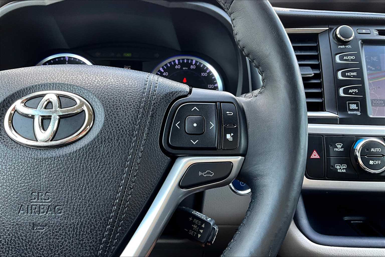 2016 Toyota Highlander Hybrid Limited Platinum photo 24