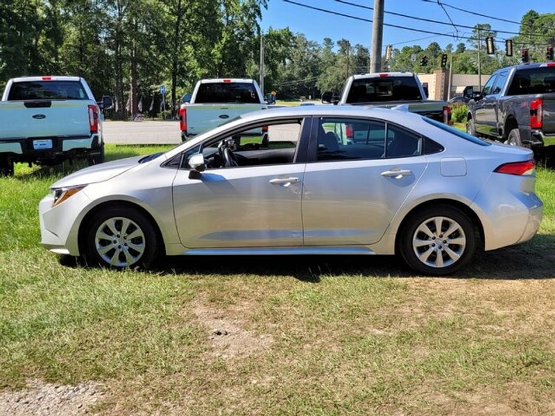 2025 Toyota Corolla LE photo 4
