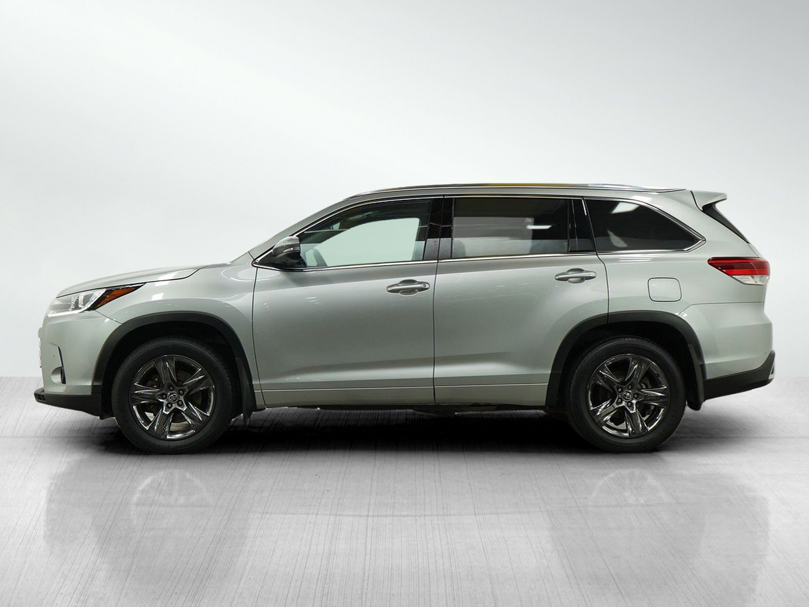 Used 2018 Toyota Highlander Limited with VIN 5TDDZRFHXJS892040 for sale in Bloomington, Minnesota