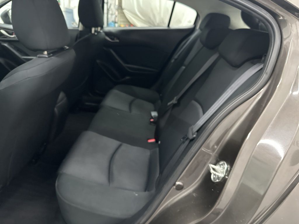 2015 Mazda Mazda3 i Sport photo 16