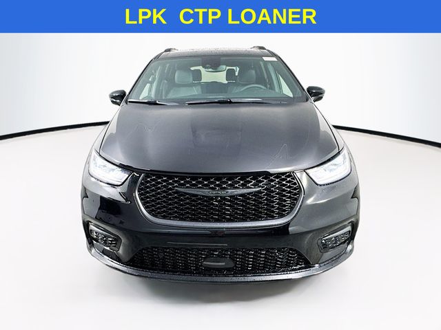 2025 Chrysler Pacifica photo 2