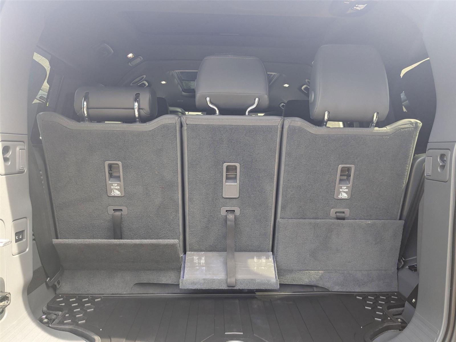2023 Land Rover Defender 130 X photo 29