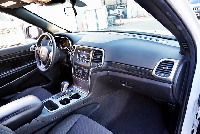 Used 2021 White Jeep Laredo E image 9