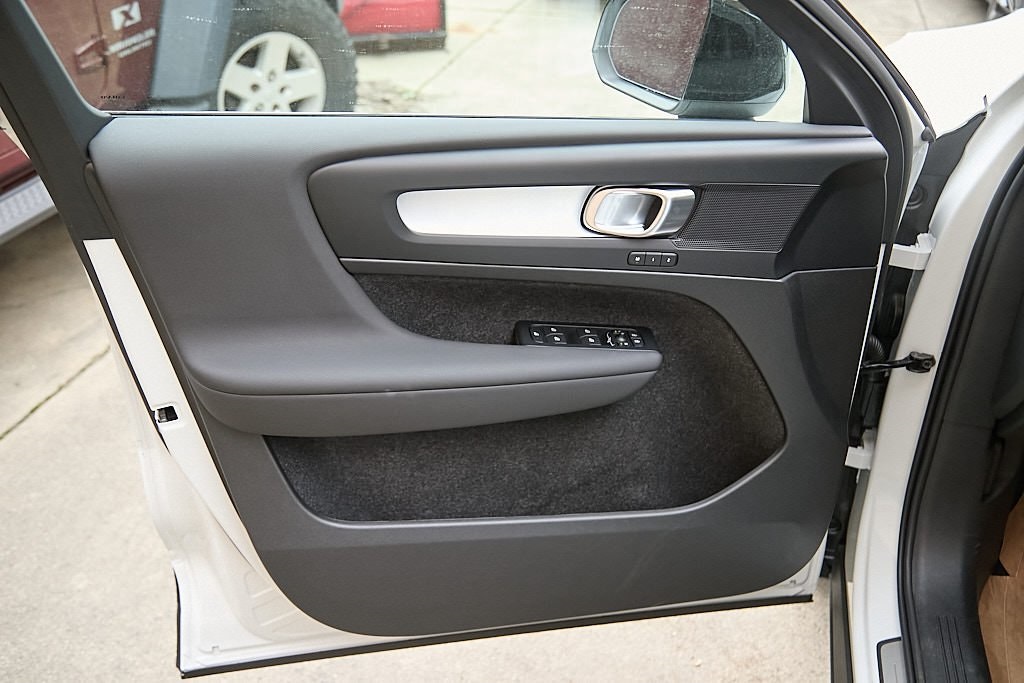 2026 VOLVO XC40 - Image 6