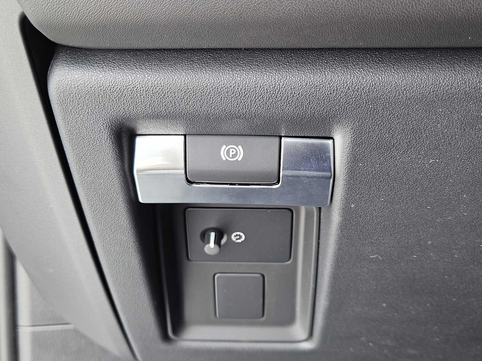 2025 Land Rover Defender 90 X-Dynamic SE photo 20