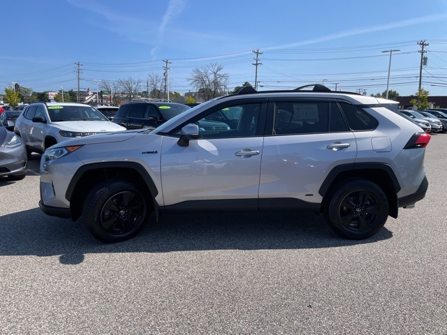 2020 Toyota RAV4 Hybrid XLE photo 3