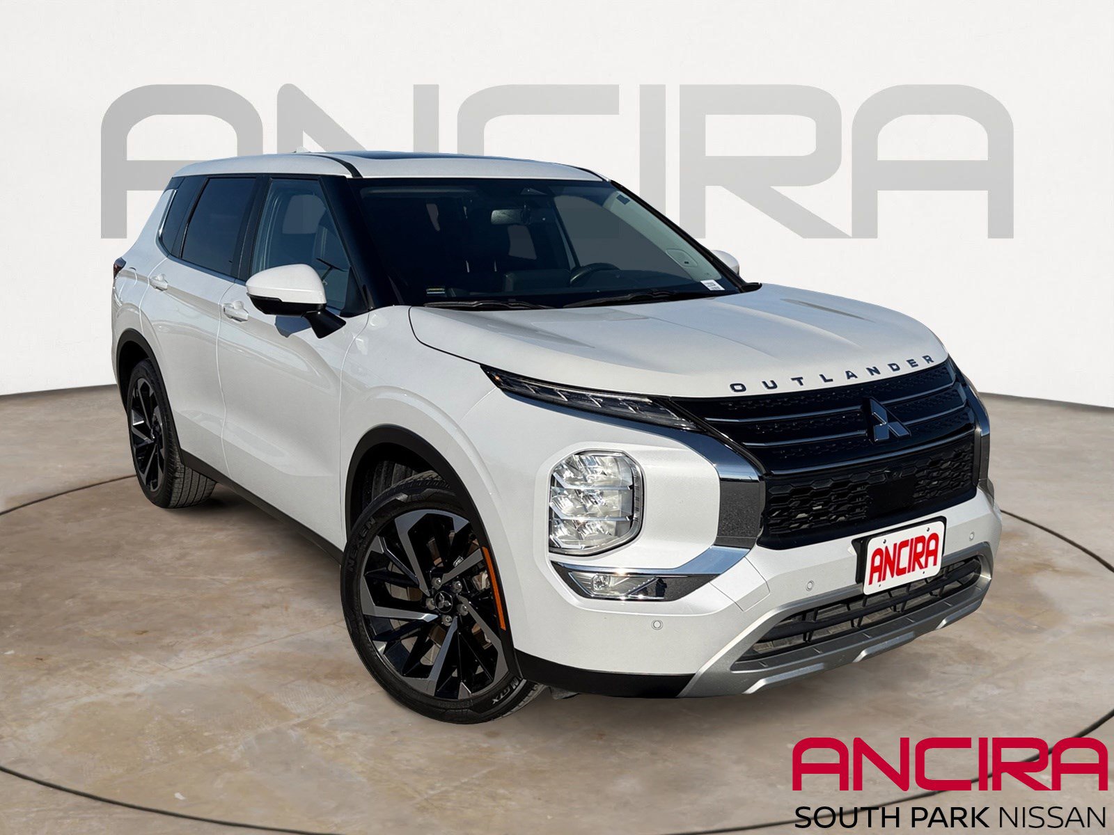 2023 Mitsubishi Outlander SE's photo