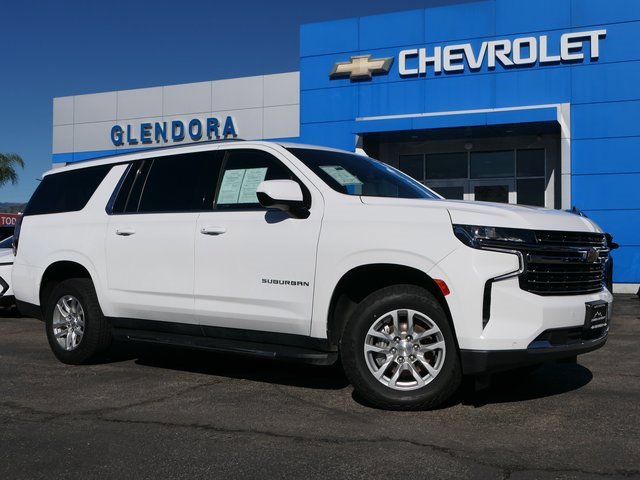 2023 Chevrolet Suburban LT's photo