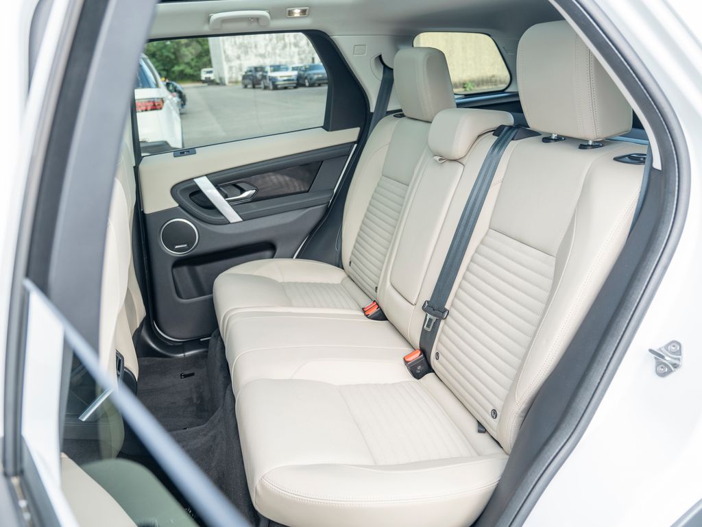 2024 Land Rover Discovery Sport S photo 29