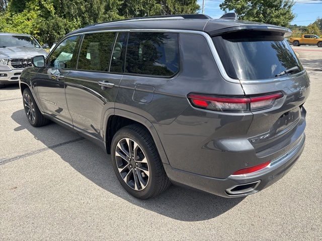 2022 Jeep Grand Cherokee Overland photo 3
