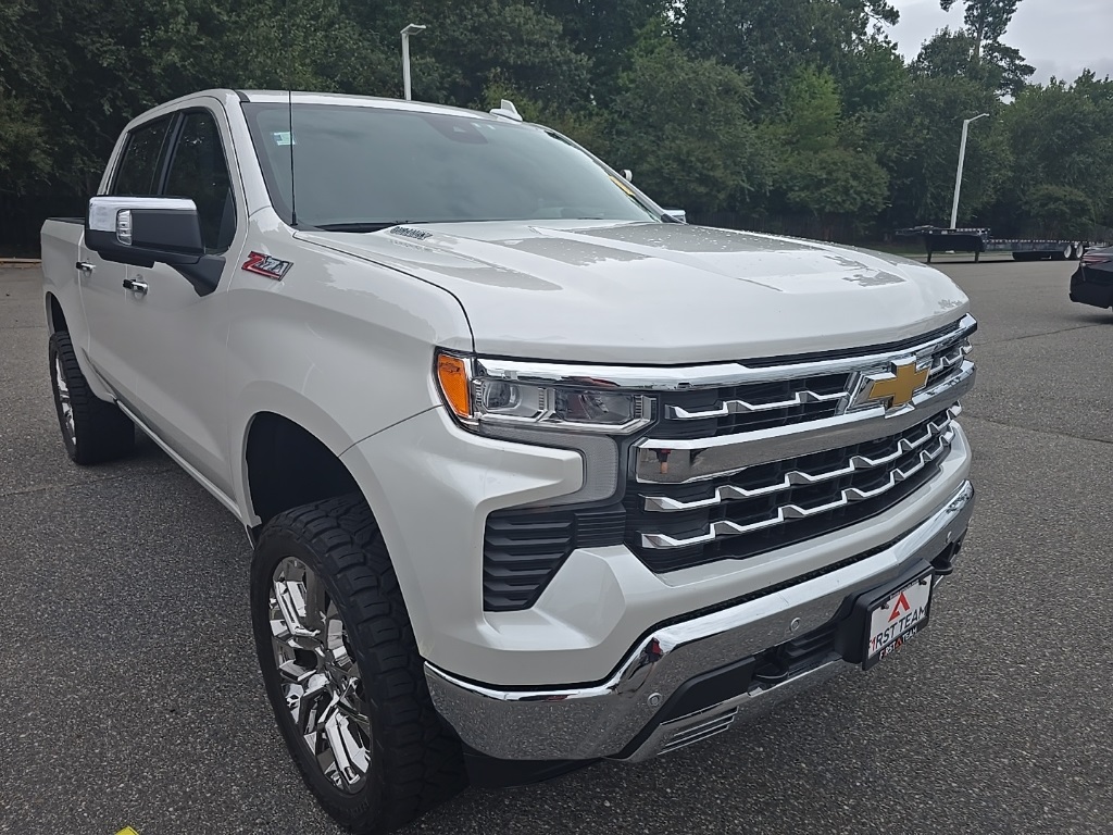 2025 Chevrolet Silverado 1500 LTZ photo 3