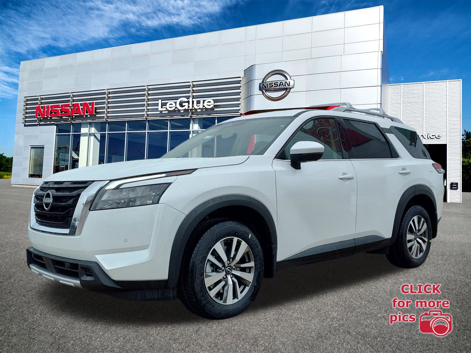 2025 Nissan Pathfinder SL's photo