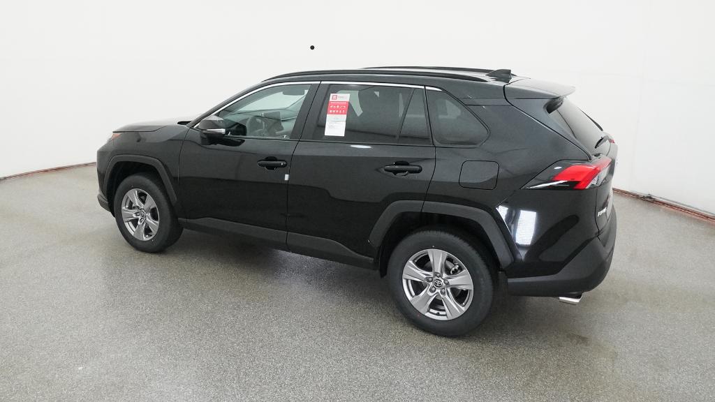 2025 Toyota RAV4 XLE photo 9