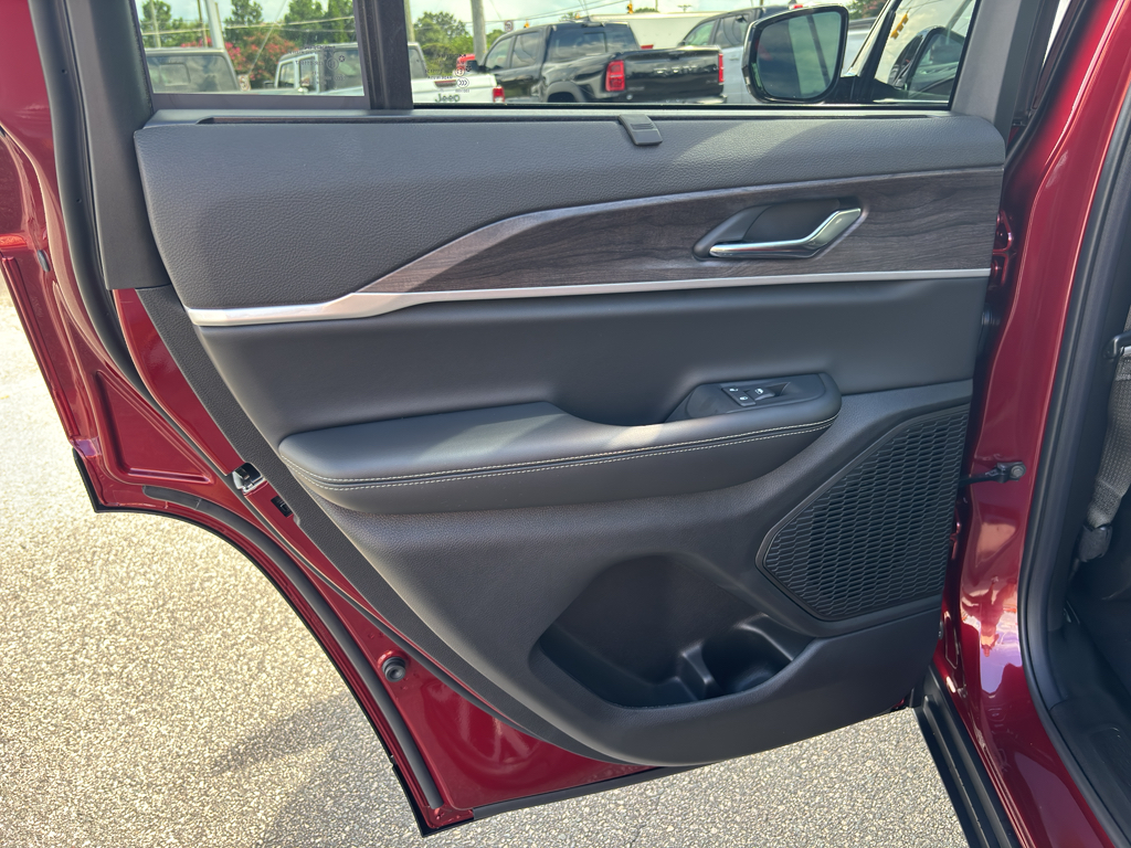 2025 Jeep Grand Cherokee Limited photo 20