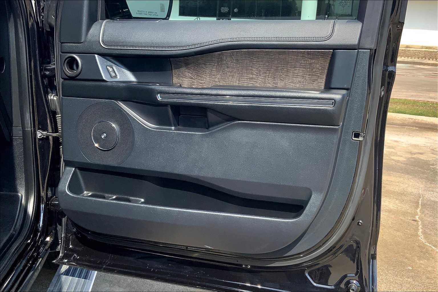 2020 Ford Expedition Limited photo 22