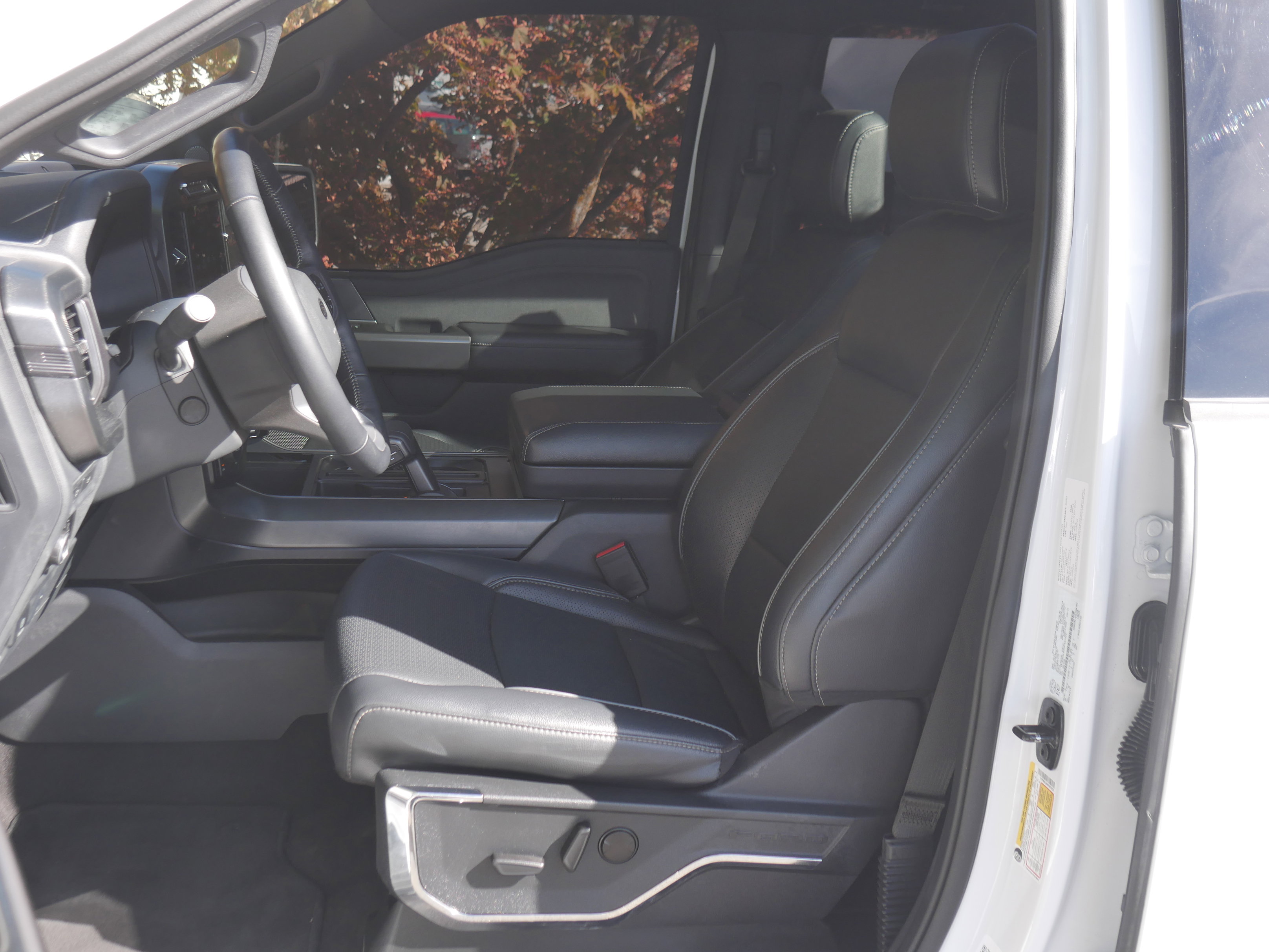 2024 Ford F-150 Lariat photo 3