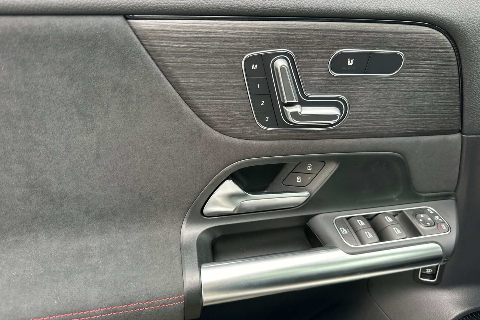 2026 Mercedes Benz GLA 250 photo 2