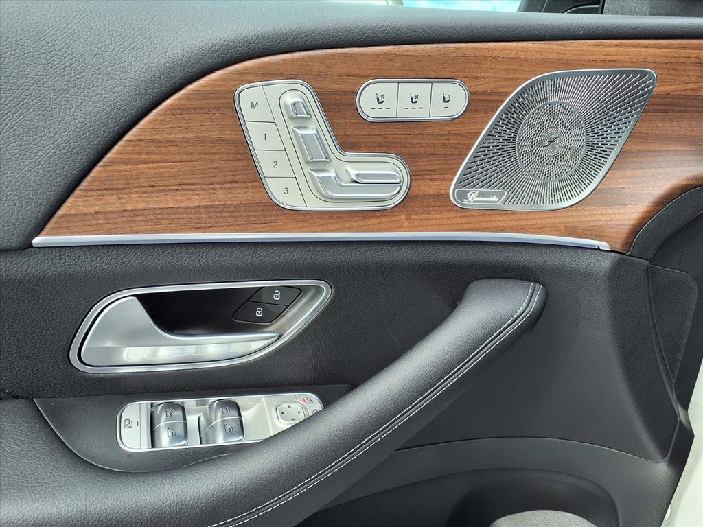 2026 Mercedes Benz GLS 450 4MATIC photo 10