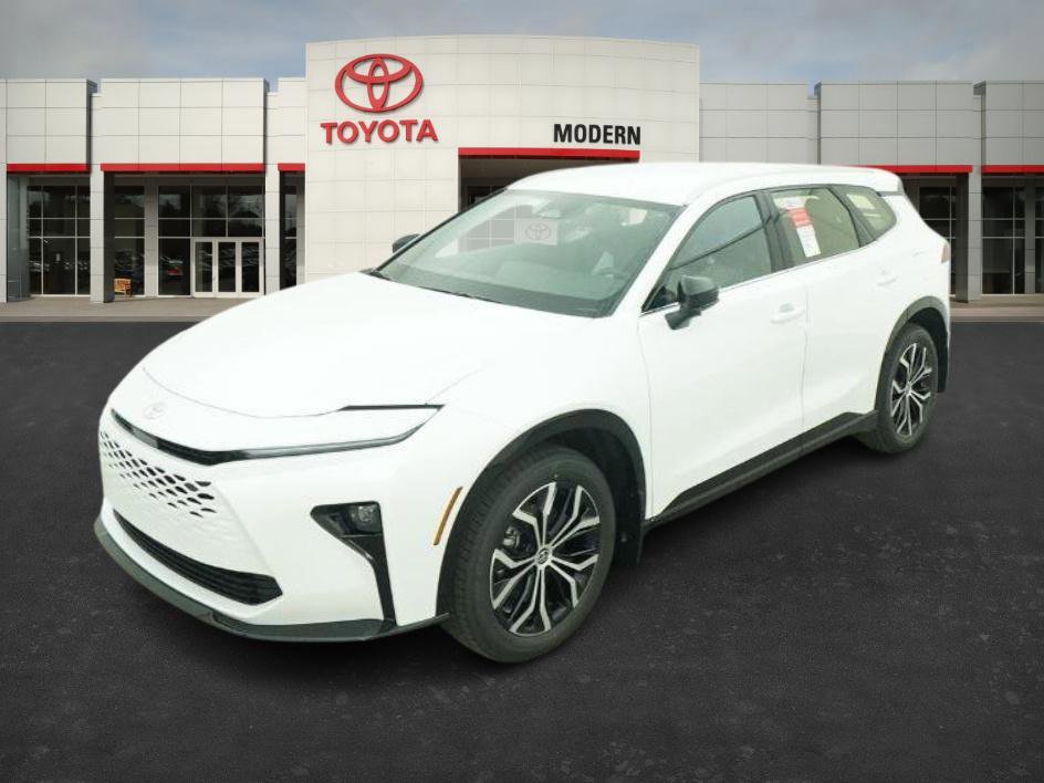 2025 Toyota Crown Signia XLE's photo