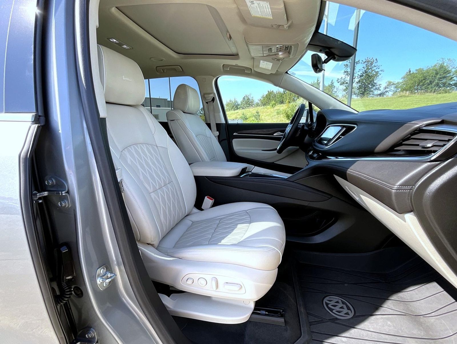 2024 Buick Enclave Avenir photo 17
