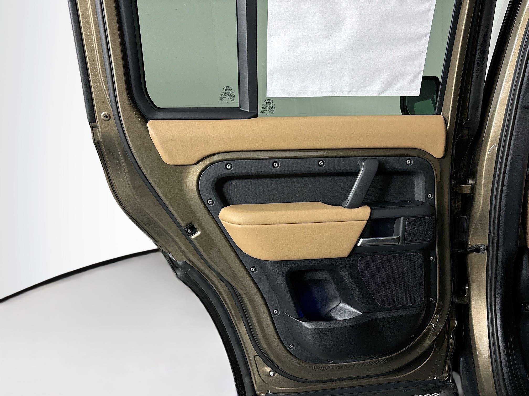 2025 Land Rover Defender 130 X-Dynamic SE photo 23