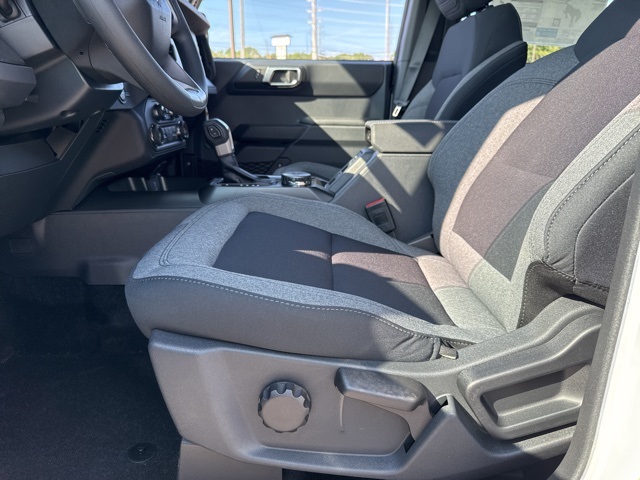 2025 Ford Bronco Base photo 25