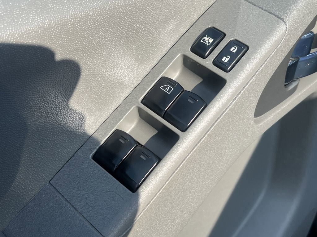 2021 Nissan Frontier SV photo 2