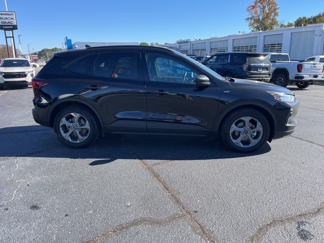 2025 Ford Escape ST-Line photo 2