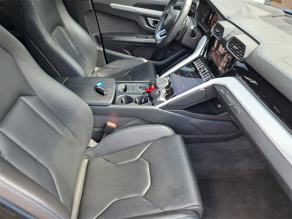 2021 Lamborghini Urus photo 20