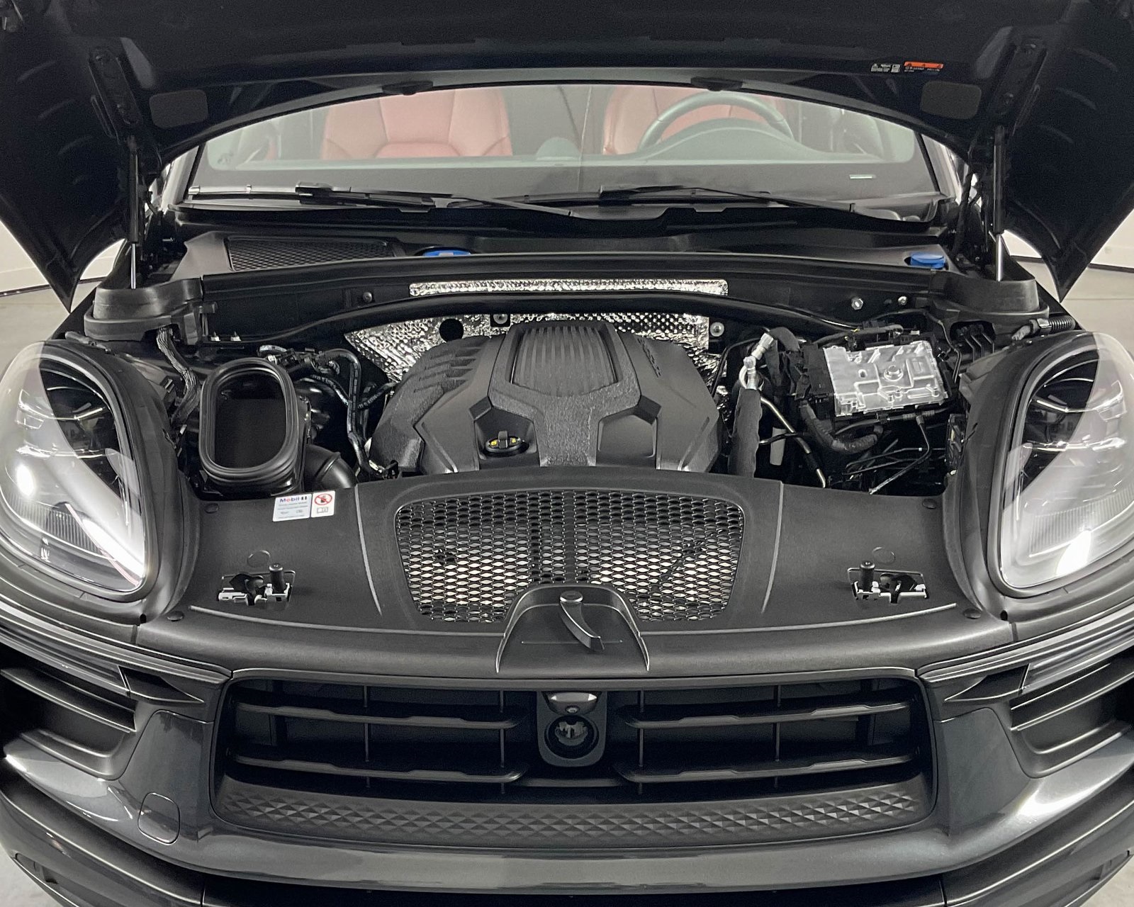 2024 Porsche Macan S photo 28