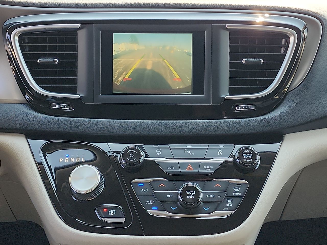 2020 Chrysler Pacifica Touring L photo 16