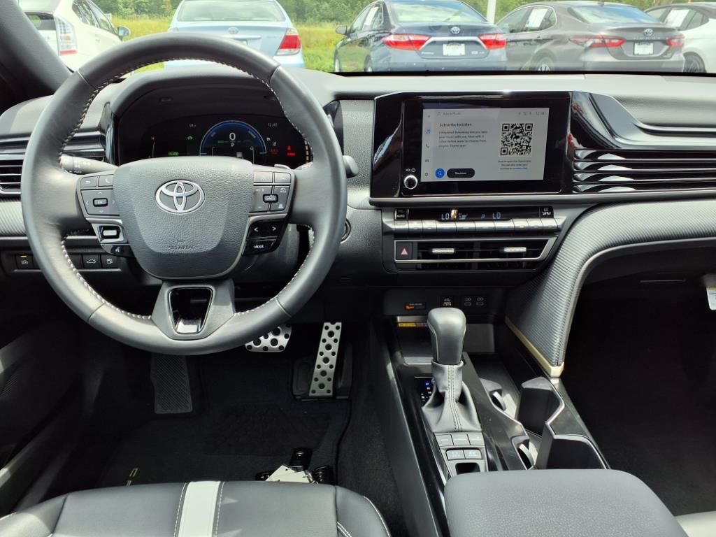 2025 Toyota Camry SE photo 13