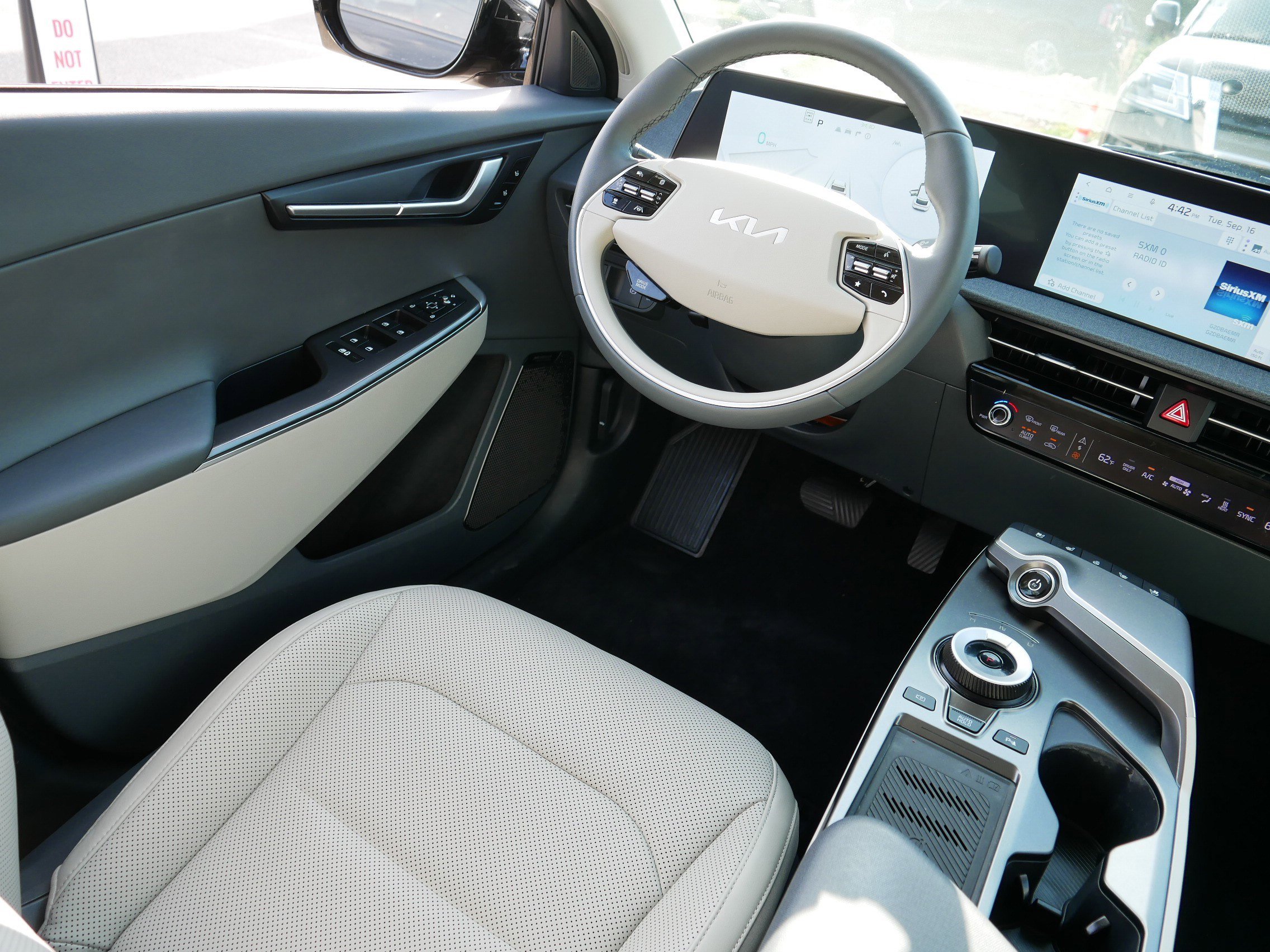 2022 Kia EV6 Wind photo 8