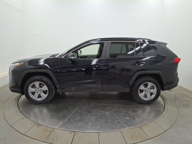 2023 Toyota RAV4 XLE photo 2