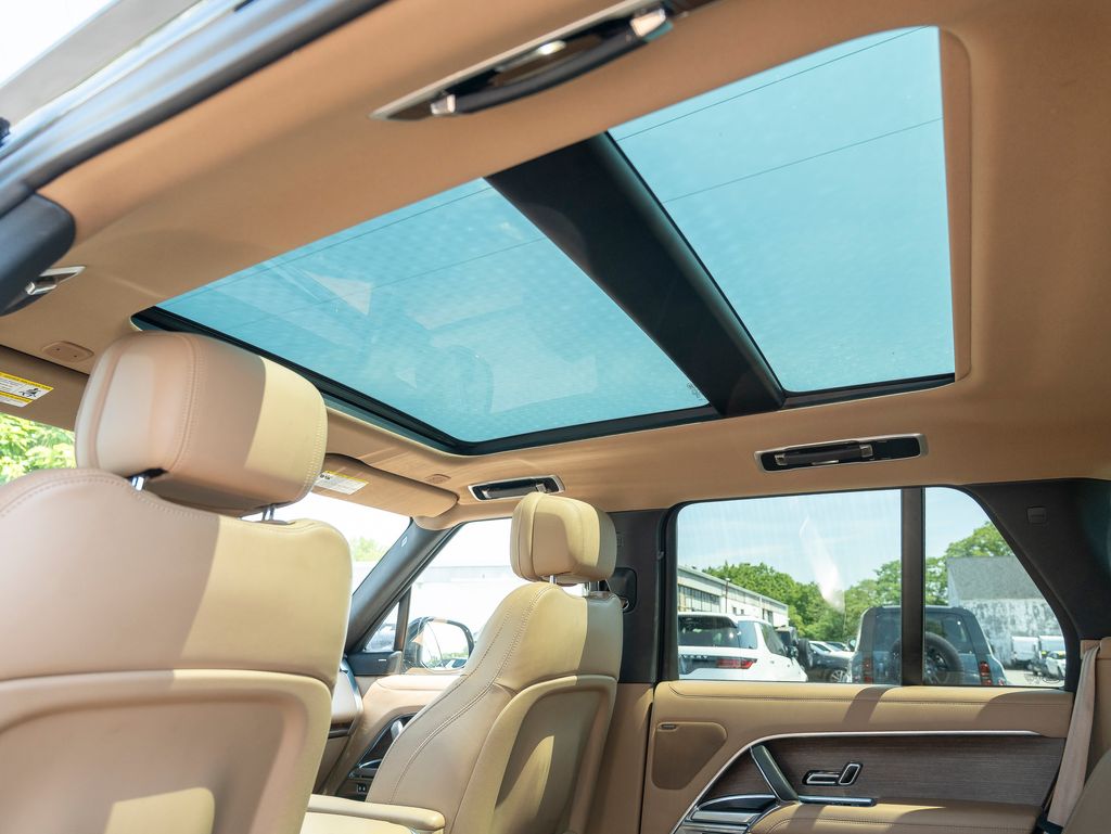 2023 Land Rover Range Rover SE photo 30