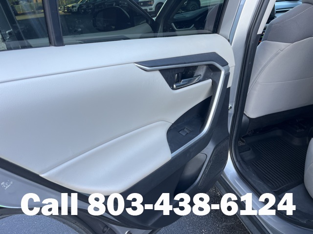 2021 Toyota RAV4 XLE photo 9