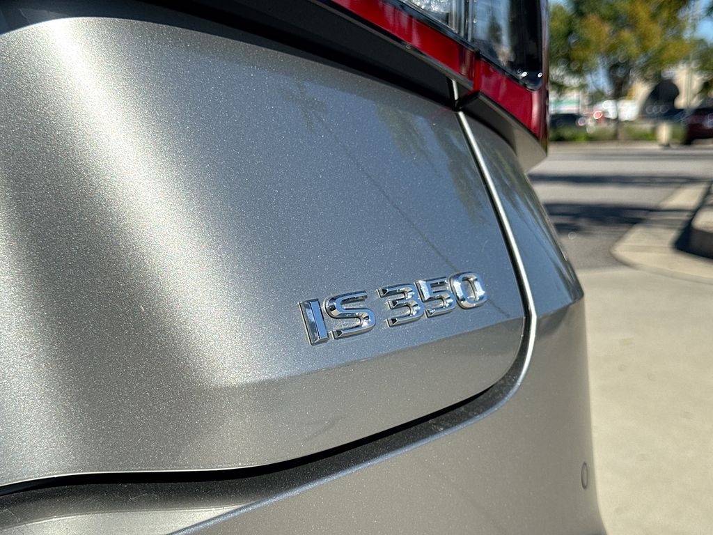 2023 Lexus IS 350 F SPORT photo 10