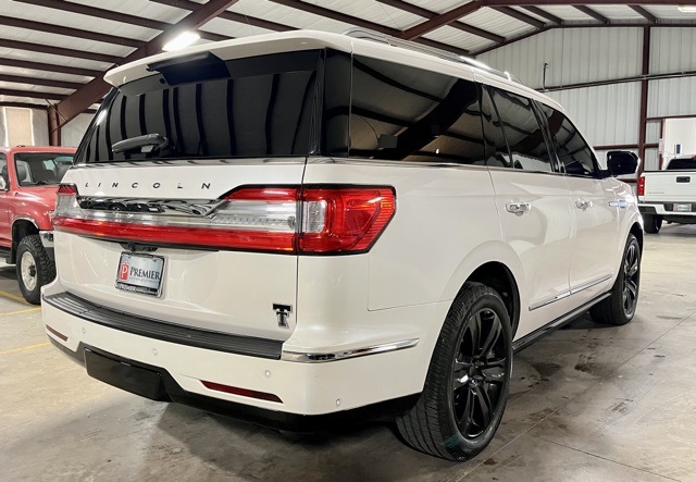 2019 Lincoln Navigator Black Label photo 2