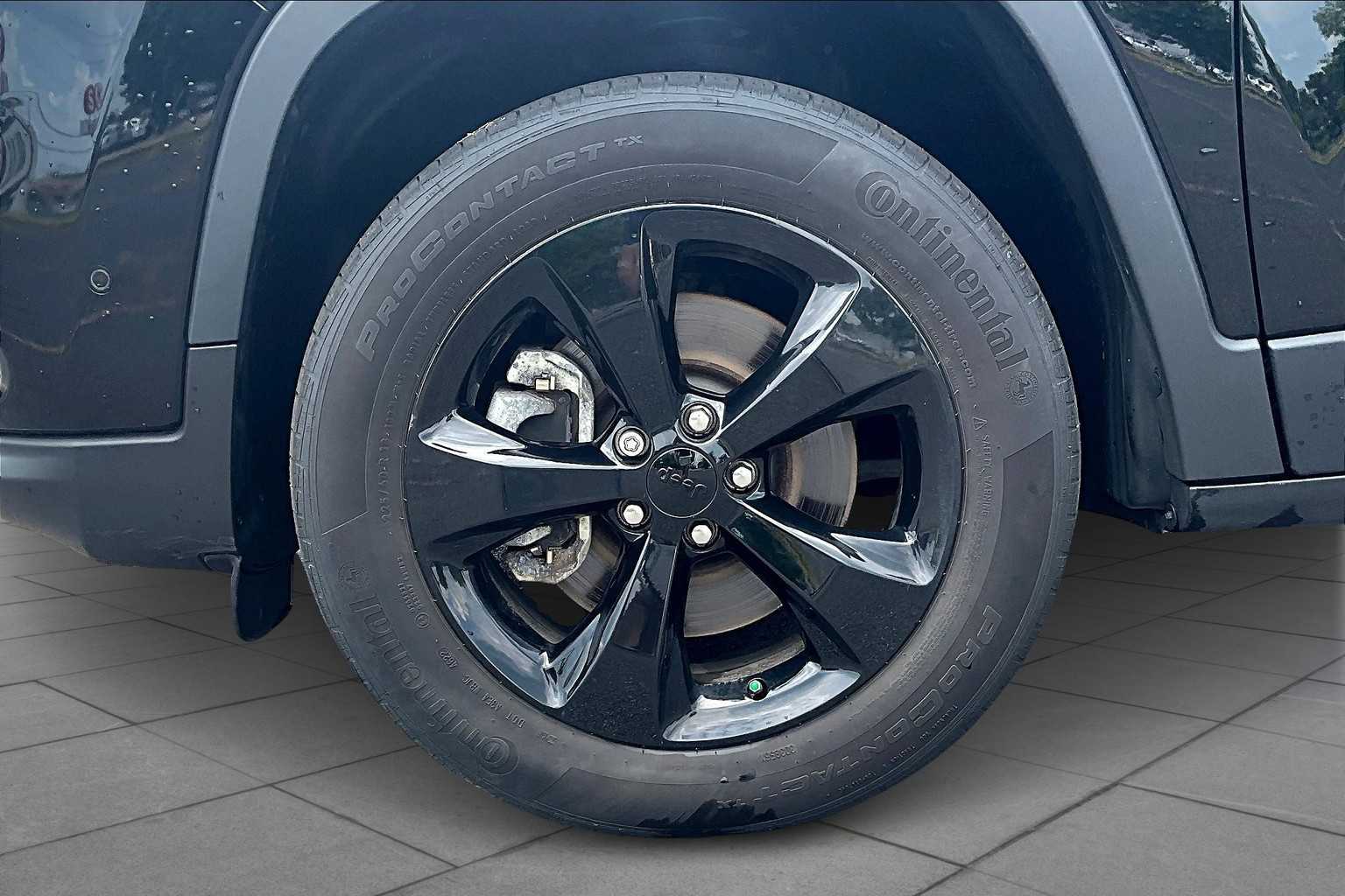 Image of Pre-Owned 2023 Jeep Cherokee Altitude Lux