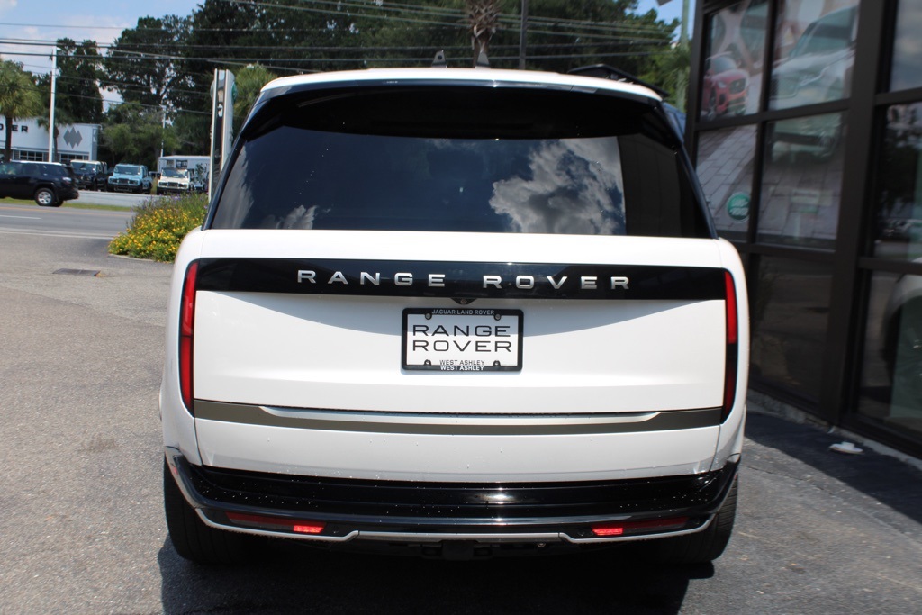 2023 Land Rover Range Rover SE photo 7