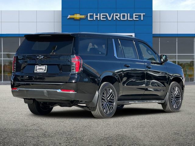 2026 Chevrolet Suburban LS photo 3